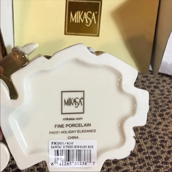 Mikasa Santa & Tree Jewelry Box - Picture 5 of 6